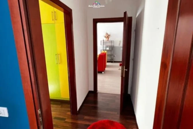 Tirane, jepet me qera apartament 2+1 Kati 4, 110 m² 800 € (Rruga Myslym Shyri)