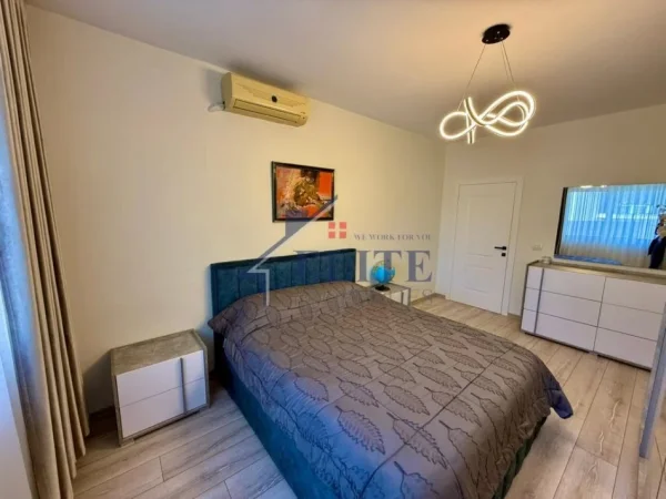 Tirane, jepet me qera apartament 1+1+Ballkon Kati 8, 70 m² 1.000 € (Rruga e Kosovareve)