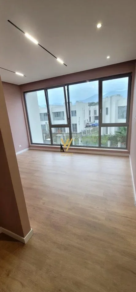 Tirane, jepet me qera Vile 2 Katshe Kati 0, 688 m² 2.500 € (LIQENI I THATE)