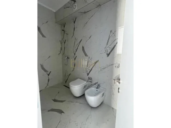 Tirane, jepet me qera 2+1+Post parkimi , 150 m² 1.150 € (Myslym Shyri)