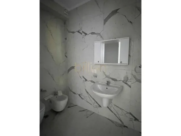 Tirane, jepet me qera 2+1+Post parkimi , 150 m² 1.150 € (Myslym Shyri)