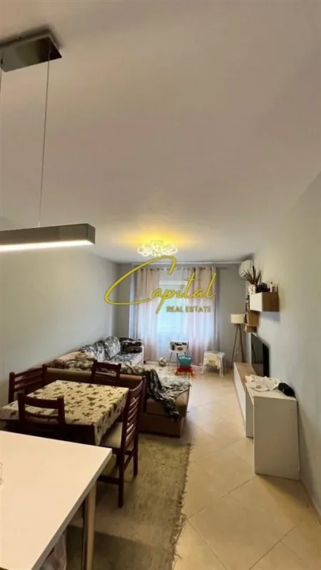 Tirane, shitet apartament 1+1 Kati 1, 82 m² 102.000 € (FRESKU)