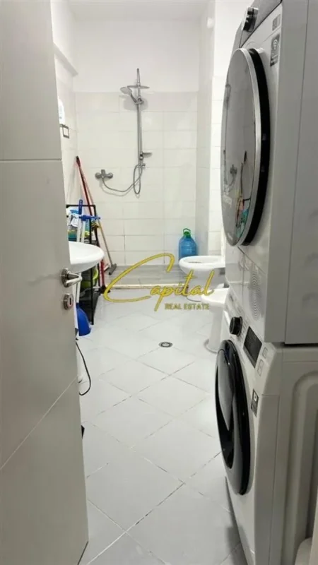 Tirane, shitet apartament 1+1 Kati 1, 82 m² 102.000 € (FRESKU)