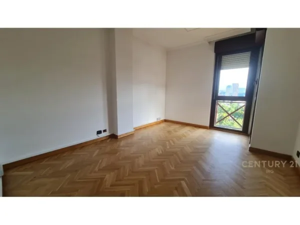 Tirane, jepet me qera ambjent biznesi Kati 10, 170 m² 2.100 € 