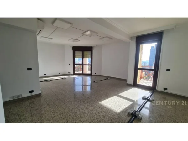 Tirane, jepet me qera ambjent biznesi Kati 10, 170 m² 2.100 € 