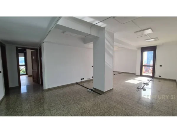 Tirane, jepet me qera ambjent biznesi Kati 10, 170 m² 2.100 € 
