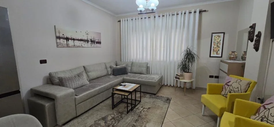 Tirane, jepet me qera apartament 1+1 Kati 3, 75 m² 600 € 