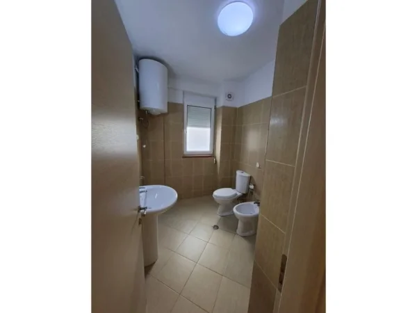 Tirane, shitet apartament 3+1 Kati 1, 159 m² 280.000 € 