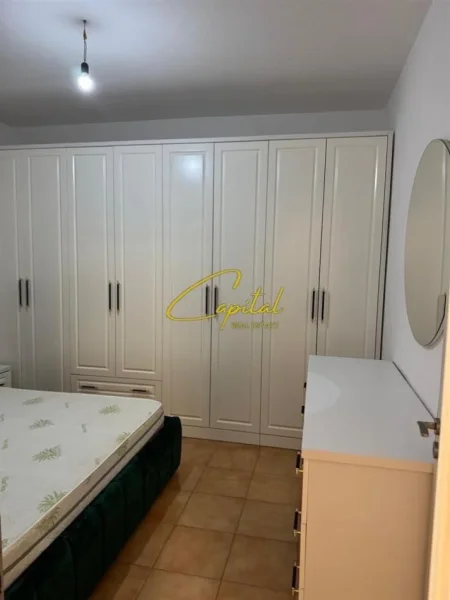 Tirane, jepet me qera apartament 2+1 Kati 1, 90 m² 450 € (YZBERISHT)