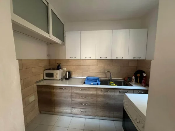 Tirane, jepet me qera apartament 3+1 Kati 4, 88 m² 600 € 