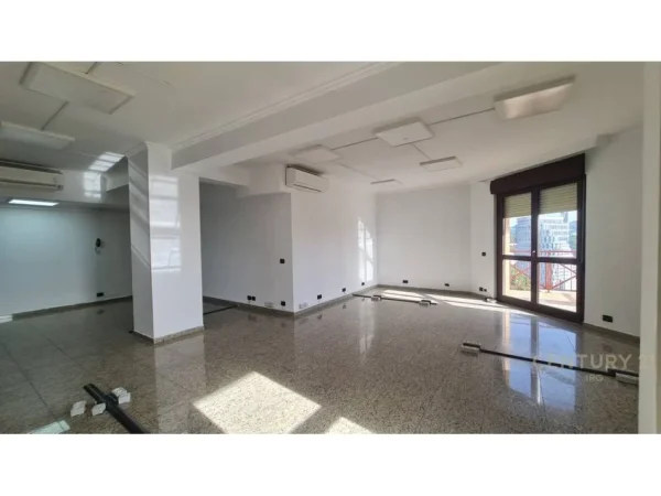 Tirane, jepet me qera zyre Kati 10, 170 m² 2.100 € (Torre Drini)