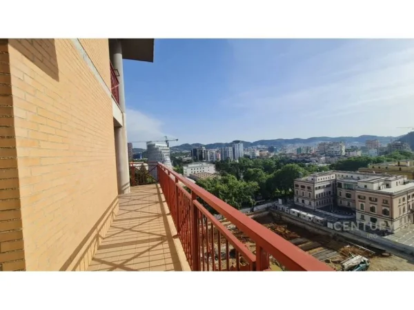 Tirane, jepet me qera zyre Kati 10, 170 m² 2.100 € (Torre Drini)