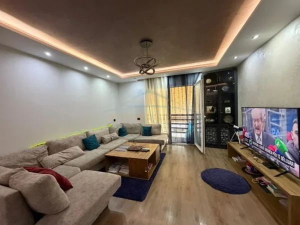Tirane, shitet apartament 2+1+Ballkon Kati 3, 100 m² (Niku Construction Komuna e Parisit)