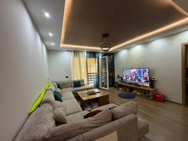 Tirane, shitet apartament 2+1+Ballkon Kati 3, 100 m² (Niku Construction Komuna e Parisit)