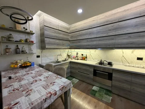 Tirane, shitet apartament 2+1+Ballkon Kati 3, 100 m² (Niku Construction Komuna e Parisit)