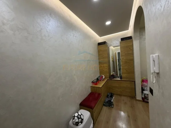 Tirane, shitet apartament 2+1+Ballkon Kati 3, 100 m² (Niku Construction Komuna e Parisit)