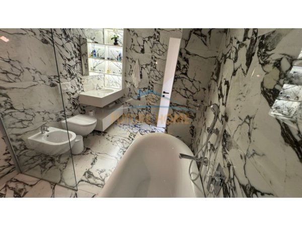 Tirane, shitet apartament+verande | Penthouse 3+1 Kati 3, 142 m² 445.000 € (Kopshti Zoologjik)