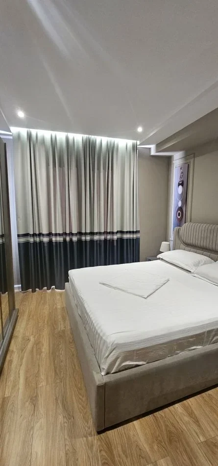 Tirane, jap me qera apartament 1+1+Ballkon Kati 11, 55 m² 700 € (Konpleksi Turdiu)