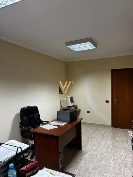 Tirane, shitet ambjent biznesi Kati 0, 18 m² 100.000 € (MYSLYM SHYRI)