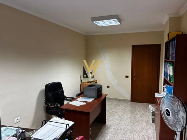 Tirane, shitet ambjent biznesi Kati 0, 18 m² 100.000 € (MYSLYM SHYRI)