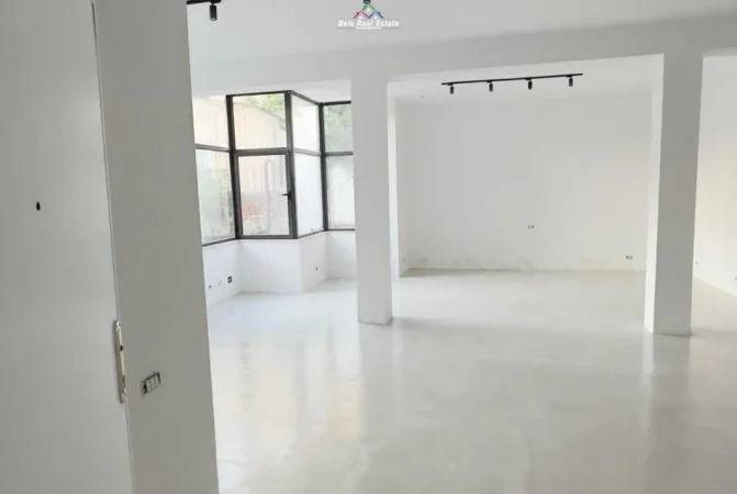 Tirane, jepet me qera zyre Kati 0, 100 m² 850 € (Rruga e Durresit)