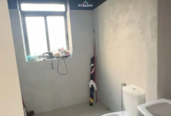 Tirane, jepet me qera zyre Kati 0, 100 m² 850 € (Rruga e Durresit)