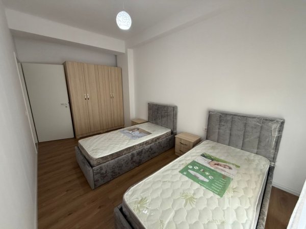 Tirane, jepet me qera apartament 2+1+Ballkon Kati 5, 79 m² 500 € (Alidem / REZIDENCA KADIU