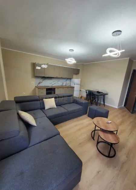 Tirane, jepet me qera apartament 2+1 Kati 3, 95 m² 500 € (Shkoze)