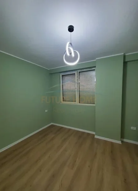 Tirane, jepet me qera apartament 2+1 Kati 3, 95 m² 500 € (Shkoze)