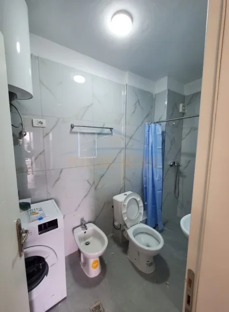 Tirane, jepet me qera apartament 2+1 Kati 3, 95 m² 500 € (Shkoze)