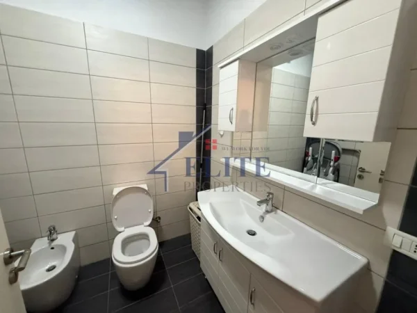 Tirane, shitet apartament 2+1+Ballkon Kati 6, 109 m² 180.000 € (Rrethi Astirit)