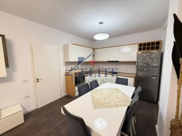 Tirane, shitet apartament 2+1+Ballkon Kati 6, 109 m² 180.000 € (Rrethi Astirit)