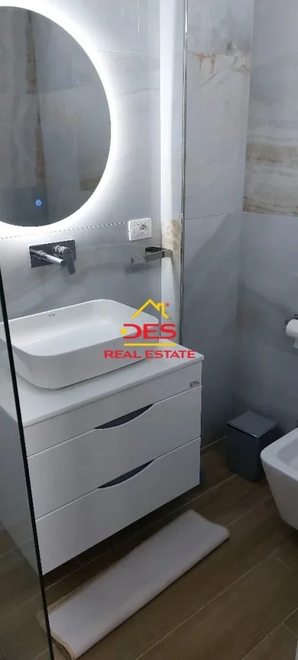 Vlore, jepet me qera apartament 1+1+Ballkon Kati 2, 70 m² 400 € (Rruga Dhimitër Konomi)