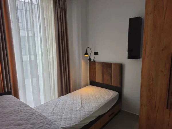 Tirane, jepet me qera apartament 2+1+Aneks+Ballkon Kati 3, 121 m² 1.350 € 