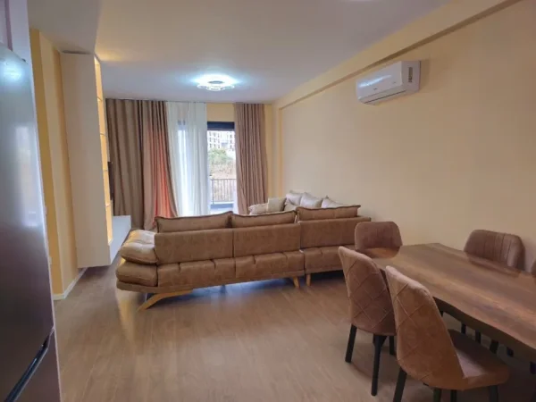 Tirane, jepet me qera apartament 2+1+Ballkon Kati 2, 120 m² 1.300 € (Liqeni i Thate)