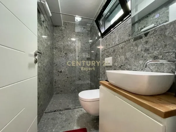 Tirane, shitet hotel Kati 2, 241 m² 1.200.000 € (ish Hipoteka)