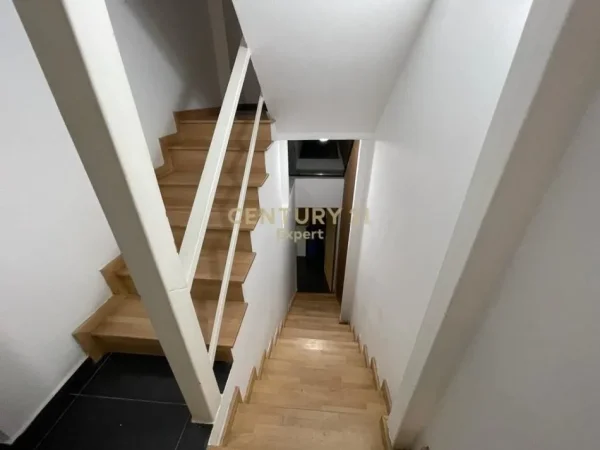 Tirane, shitet hotel Kati 2, 241 m² 1.200.000 € (ish Hipoteka)