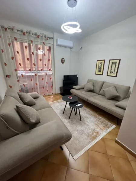 Tirane, jepet me qera apartament 1+1+Ballkon Kati 6, 77 m² 700 € (prane - Nobis)