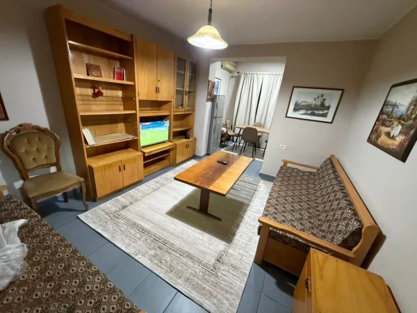 !!!!ULET CMIMI jepet me qera apartament 1+1+Aneks+Ballkon , 45.000 LEKE (Rruga Vaso Pasha (prane Vesa Center))