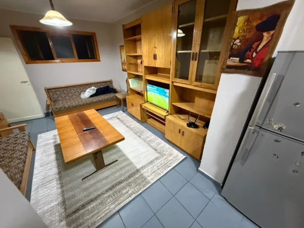 !!!!ULET CMIMI jepet me qera apartament 1+1+Aneks+Ballkon , 45.000 LEKE (Rruga Vaso Pasha (prane Vesa Center))