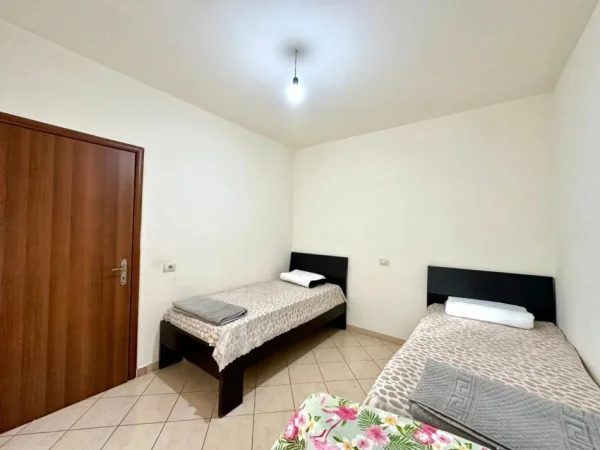 Tirane, jepet me qera apartament 2+1 Kati 2, 600 €