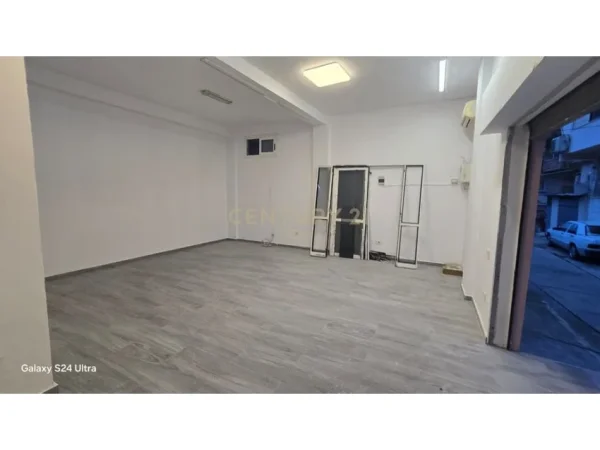 Durres, jepet me qera ambjent biznesi Kati 0, 58 m² 380€