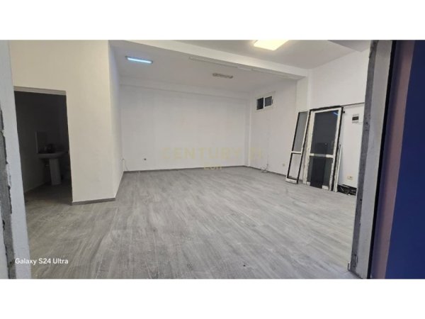 Durres, jepet me qera ambjent biznesi Kati 0, 58 m² 380€