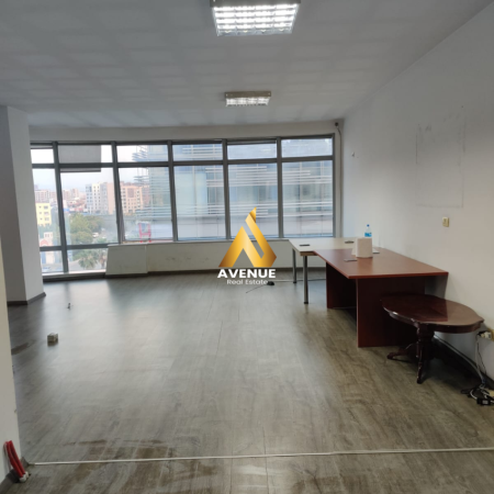 Tirane, jepet me qera zyre Kati 5, 70 m² 350 € (kthesa e kamzes)