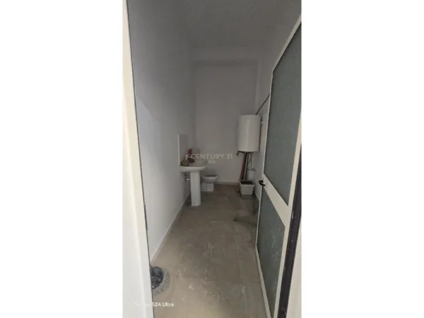 Durres, jepet me qera ambjent biznesi Kati 0, 58 m² 380€