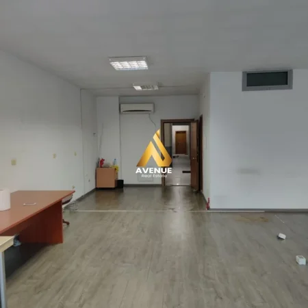 Tirane, jepet me qera zyre Kati 5, 70 m² 350 € (KTHESA E KAMZES)