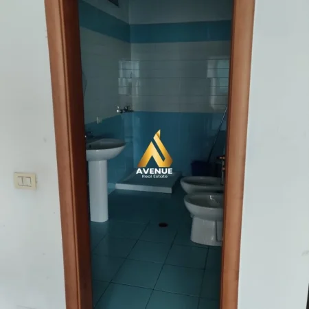 Tirane, jepet me qera zyre Kati 5, 70 m² 350 € (KTHESA E KAMZES)