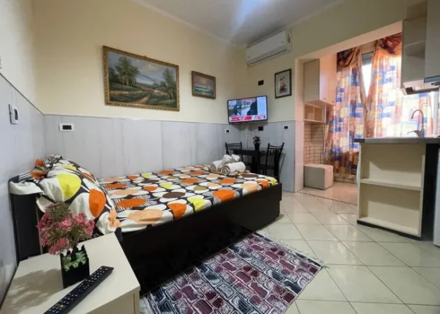 Tirane, jepet me qera garsonier Kati 2, 37 m² 370 € (rruga 5 maji)