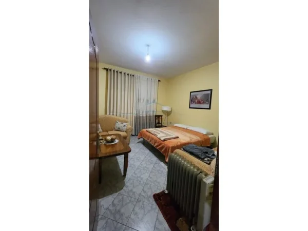 Tirane, shitet Vile 3 Katshe , 613 m² 650.000 € 