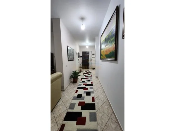 Tirane, shitet Vile 3 Katshe , 613 m² 650.000 € 